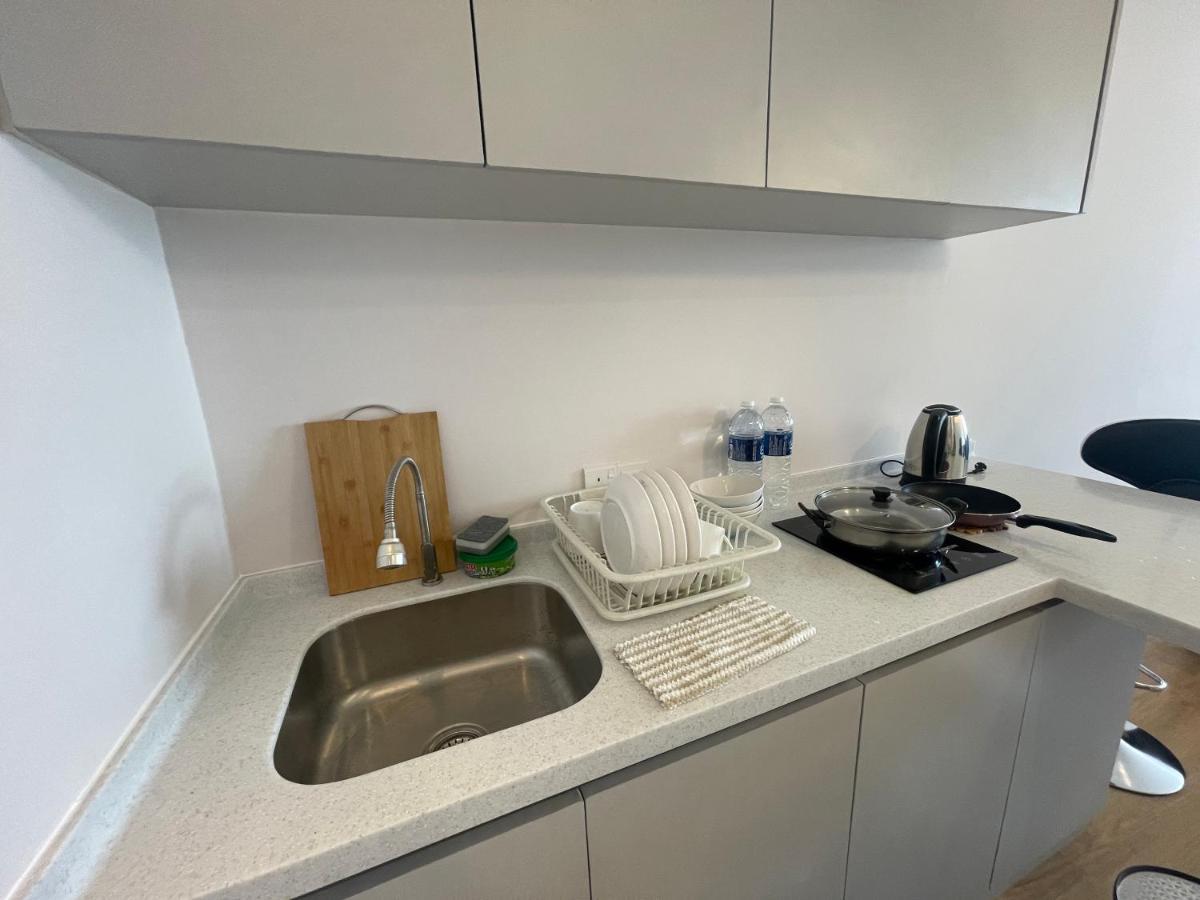 Aru Suites Homestay Wifi,Carpark,24H Check In,Water Filter By R2 Residence كوتا كينابالو المظهر الخارجي الصورة