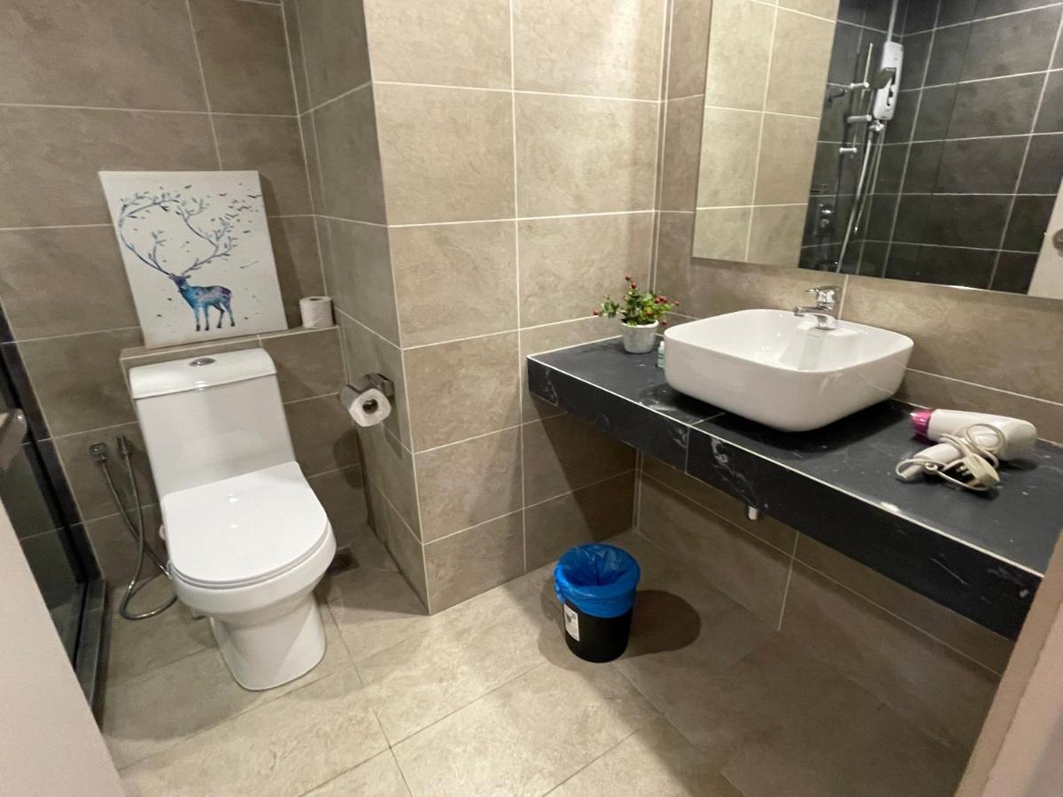 Aru Suites Homestay Wifi,Carpark,24H Check In,Water Filter By R2 Residence كوتا كينابالو المظهر الخارجي الصورة