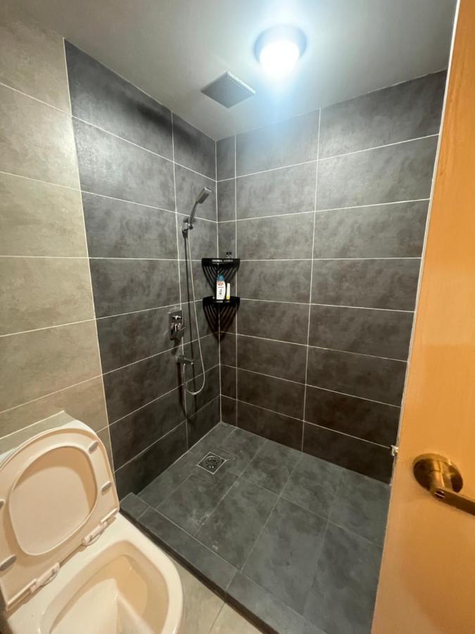 Aru Suites Homestay Wifi,Carpark,24H Check In,Water Filter By R2 Residence كوتا كينابالو المظهر الخارجي الصورة